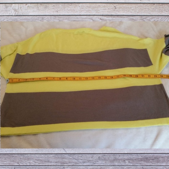 Oversized Ann Taylor Crop Style Top w/ Tab Sleeves - Picture 6 of 8